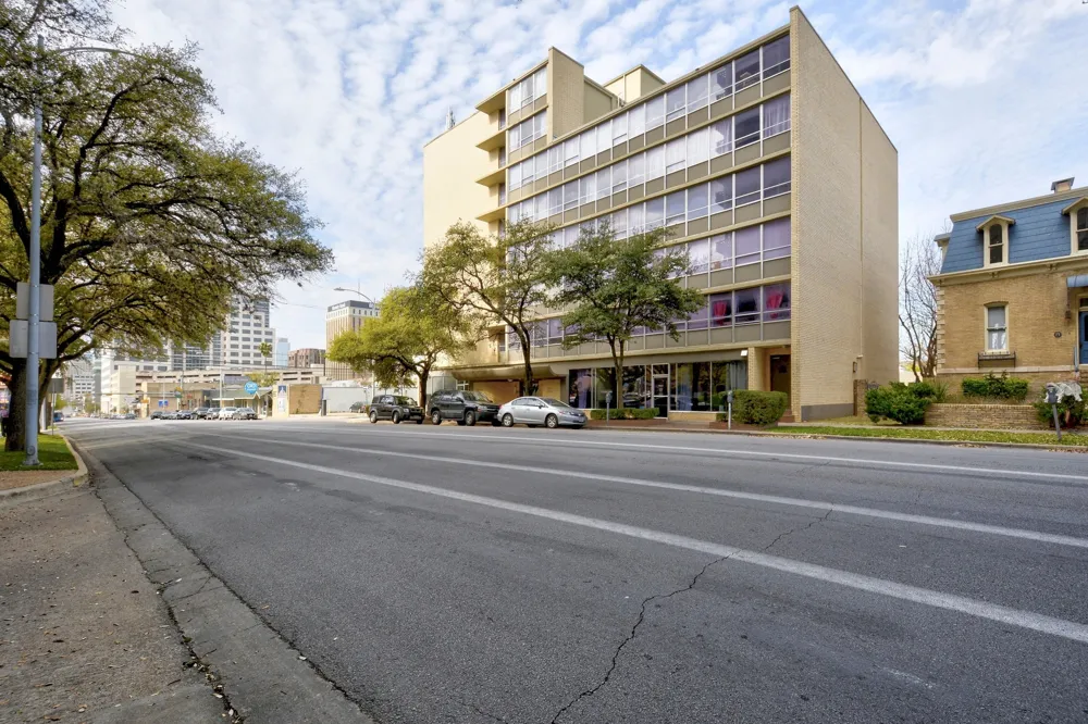 1800 Lavaca Street #512 Austin, TX 78701