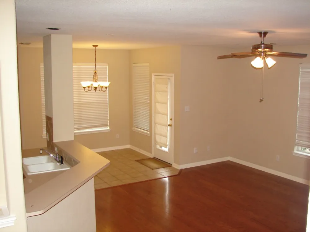 1720 Lynnville Trail Austin, TX 78727