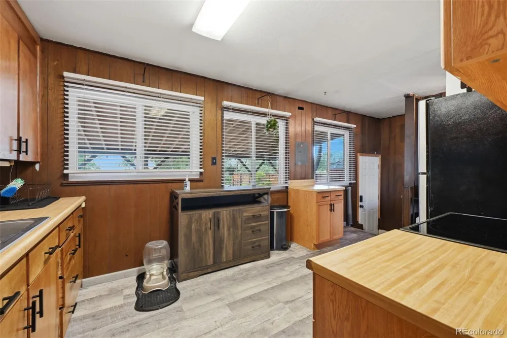 2637 Waldean Street Colorado Springs, CO 80909
