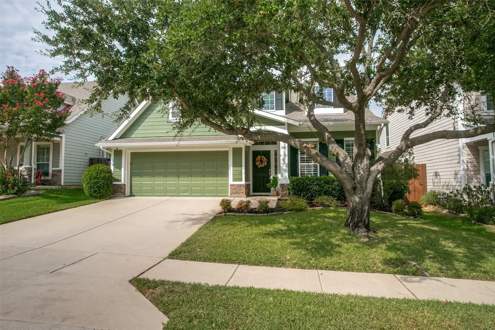 1037 Honeysuckle Grapevine, TX 76051