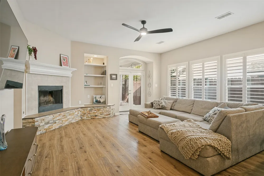 1037 Honeysuckle Grapevine, TX 76051