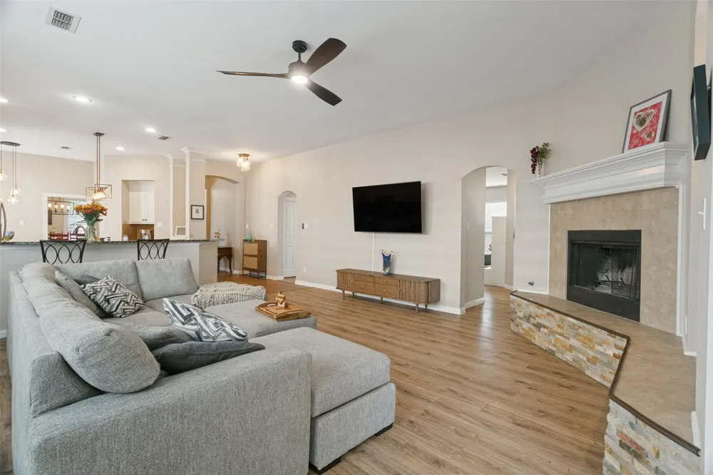 1037 Honeysuckle Grapevine, TX 76051
