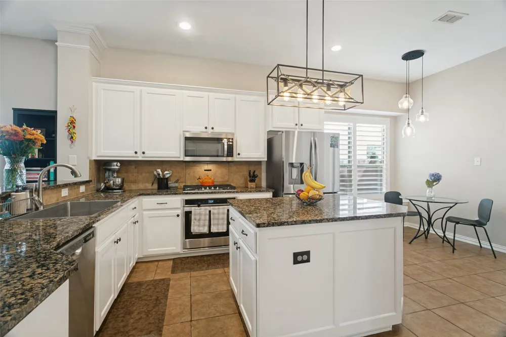 1037 Honeysuckle Grapevine, TX 76051