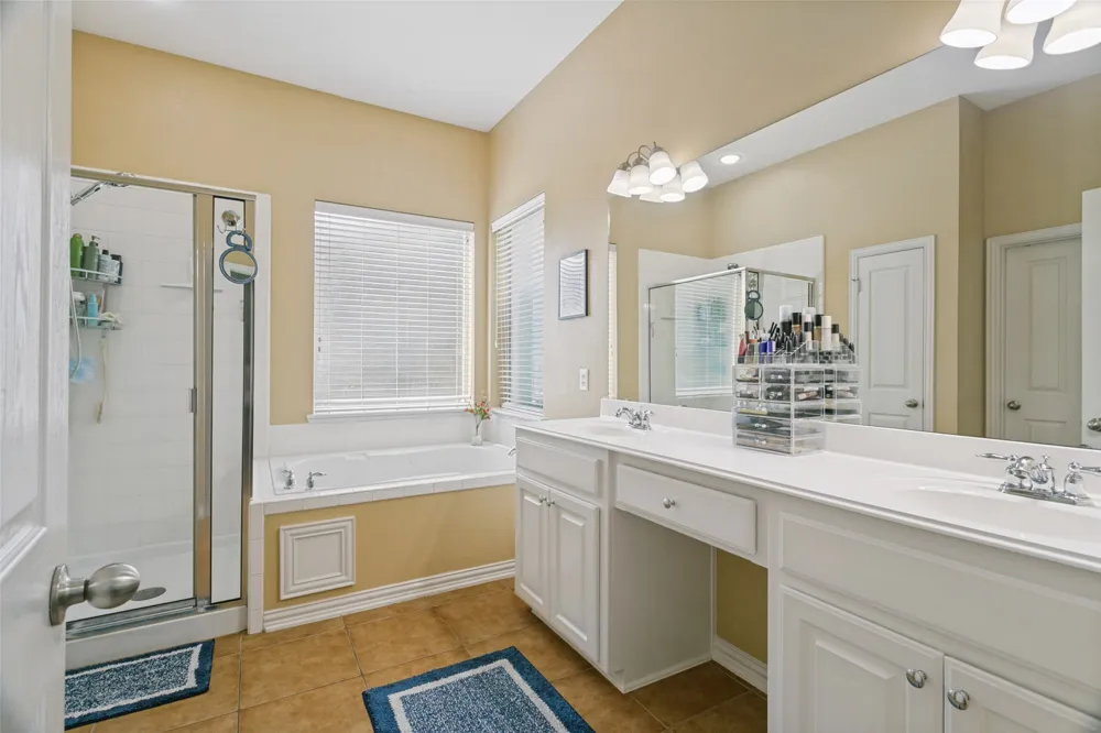 1037 Honeysuckle Grapevine, TX 76051