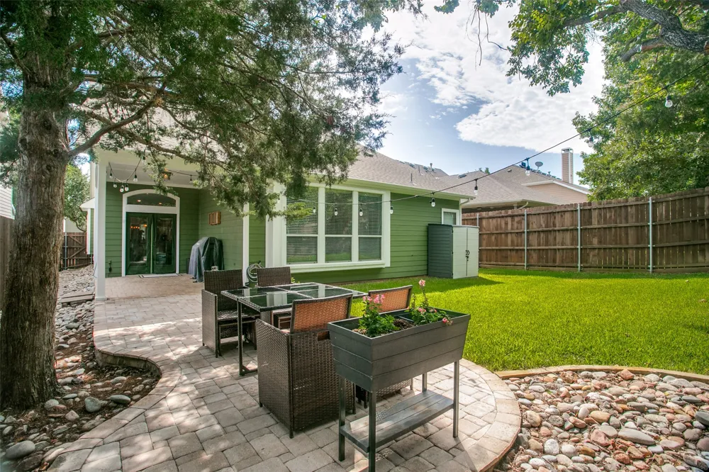 1037 Honeysuckle Grapevine, TX 76051
