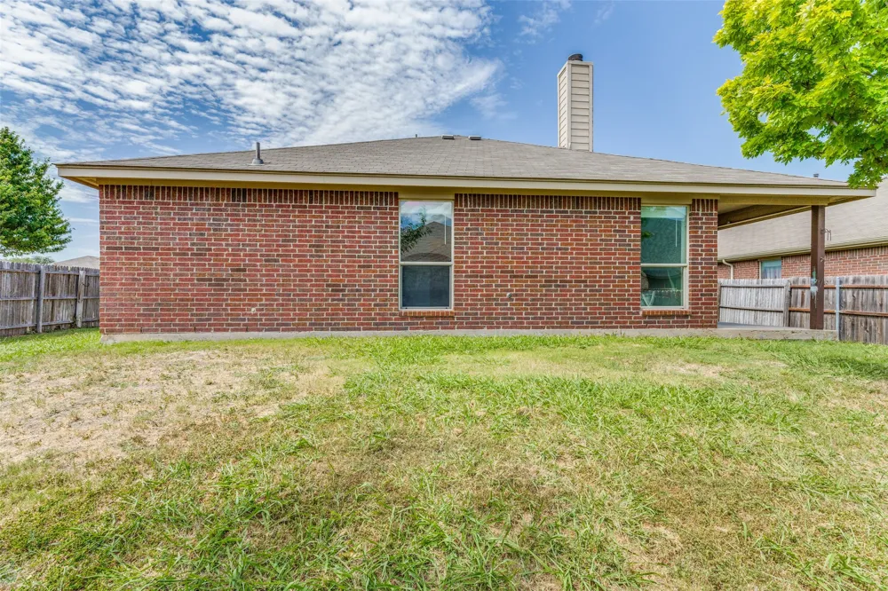417 Brookhollow Lane Saginaw, TX 76131