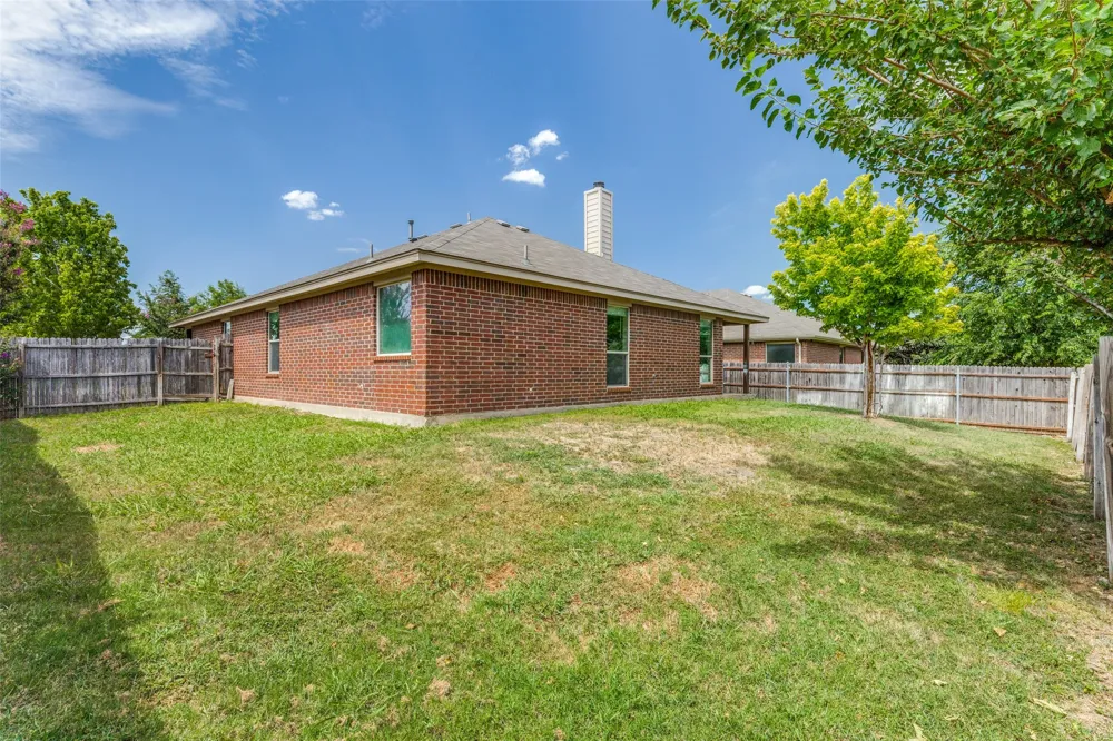 417 Brookhollow Lane Saginaw, TX 76131