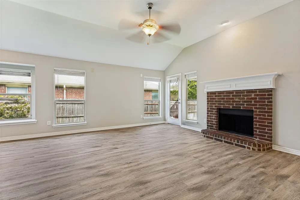 417 Brookhollow Lane Saginaw, TX 76131