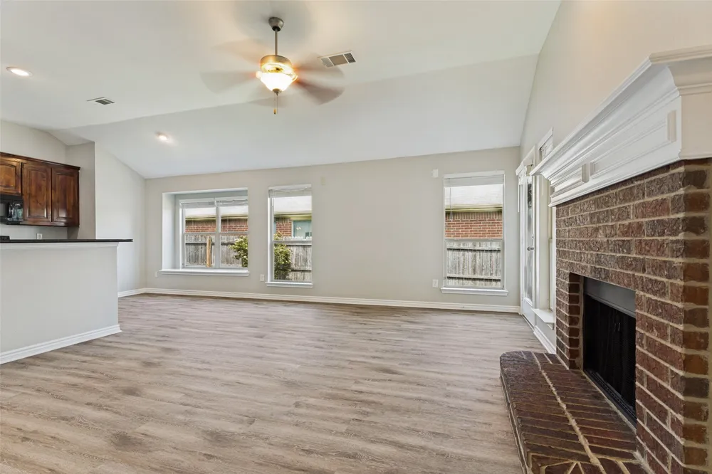 417 Brookhollow Lane Saginaw, TX 76131