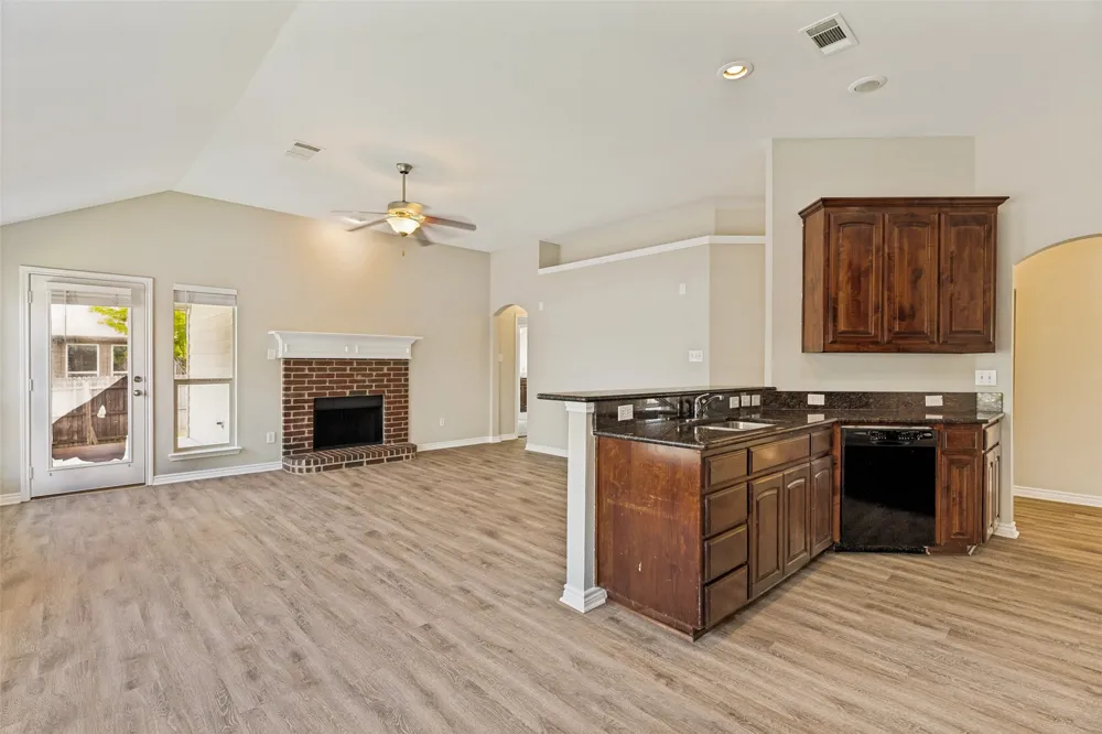 417 Brookhollow Lane Saginaw, TX 76131