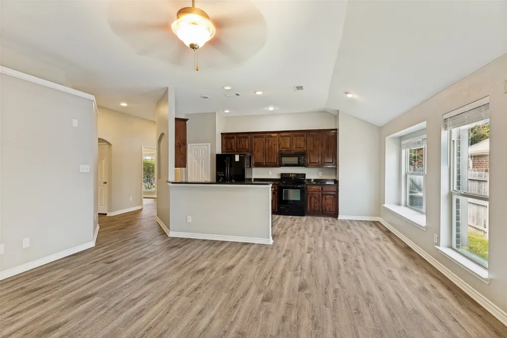 417 Brookhollow Lane Saginaw, TX 76131