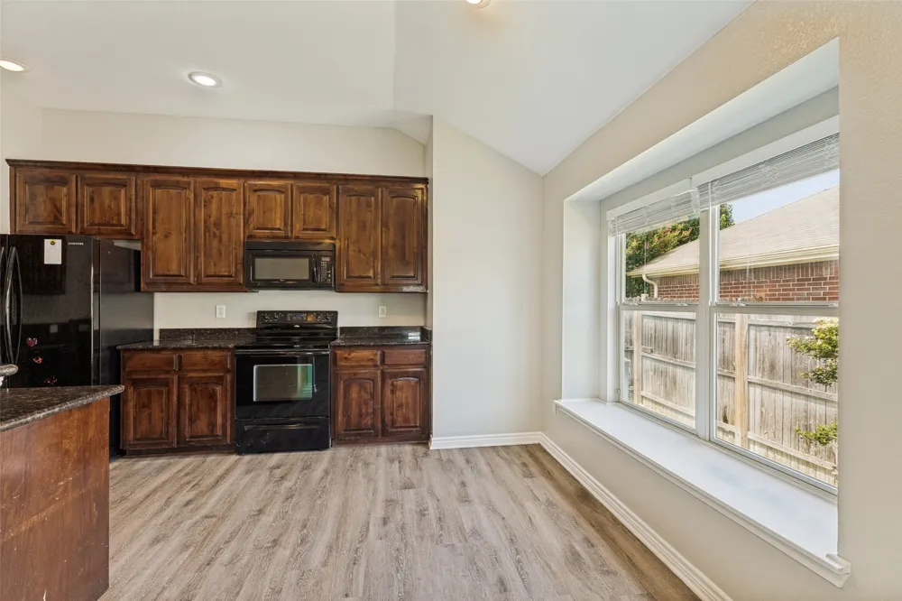 417 Brookhollow Lane Saginaw, TX 76131