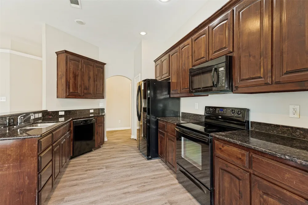 417 Brookhollow Lane Saginaw, TX 76131