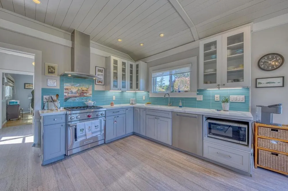 870 Doud Street Monterey, CA 93940