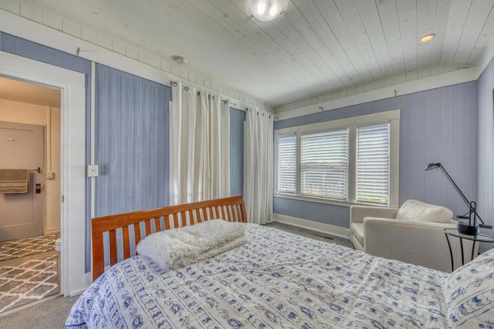 870 Doud Street Monterey, CA 93940
