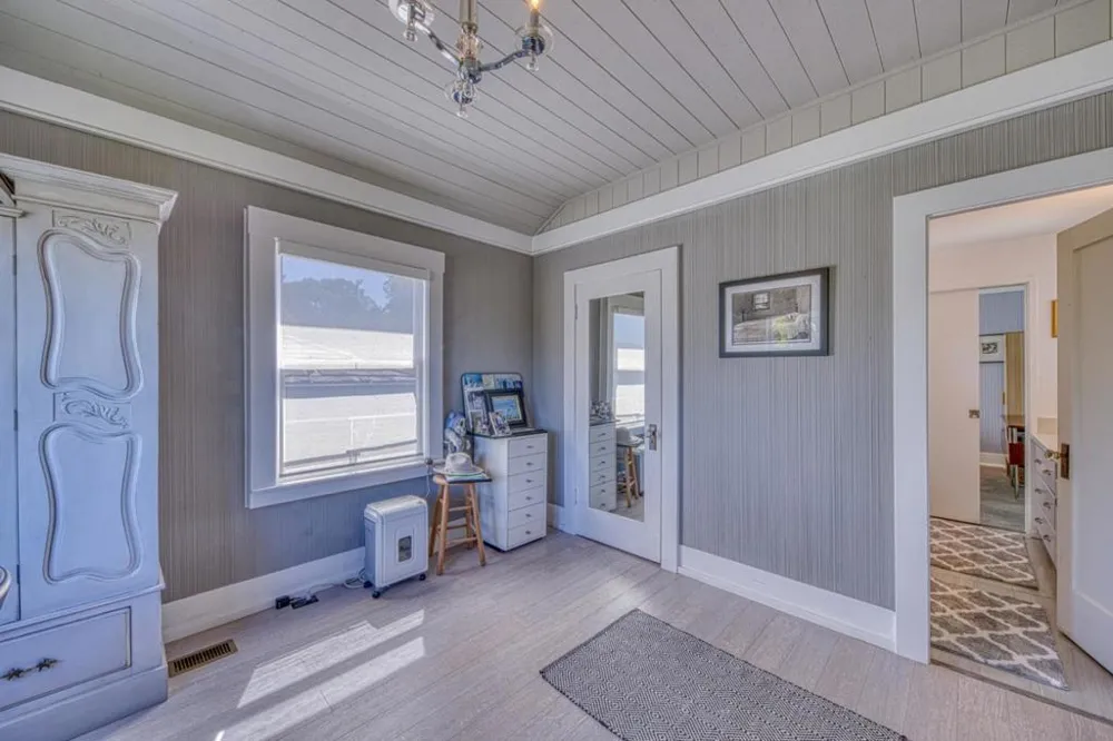 870 Doud Street Monterey, CA 93940