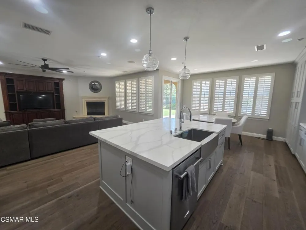 6891 Breezy Glen Drive Moorpark, CA 93021