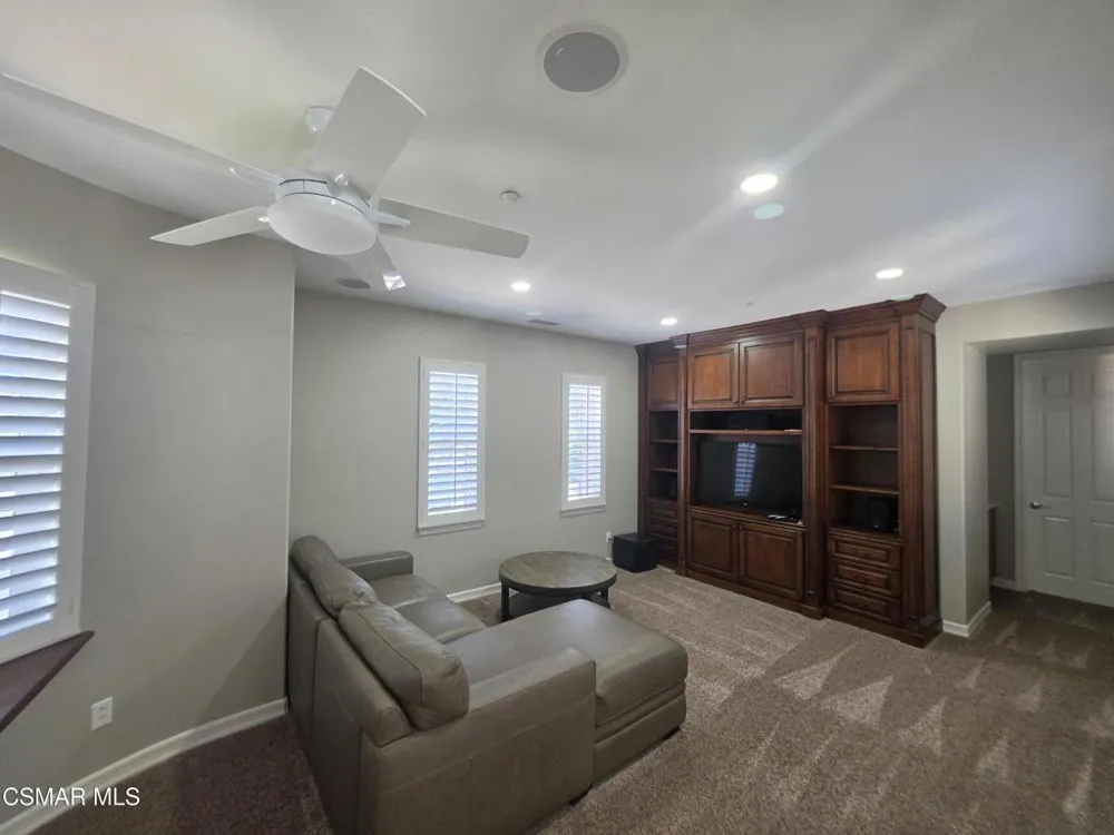 6891 Breezy Glen Drive Moorpark, CA 93021