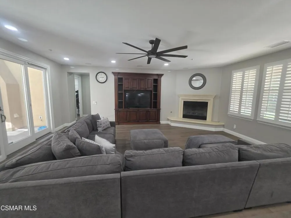 6891 Breezy Glen Drive Moorpark, CA 93021