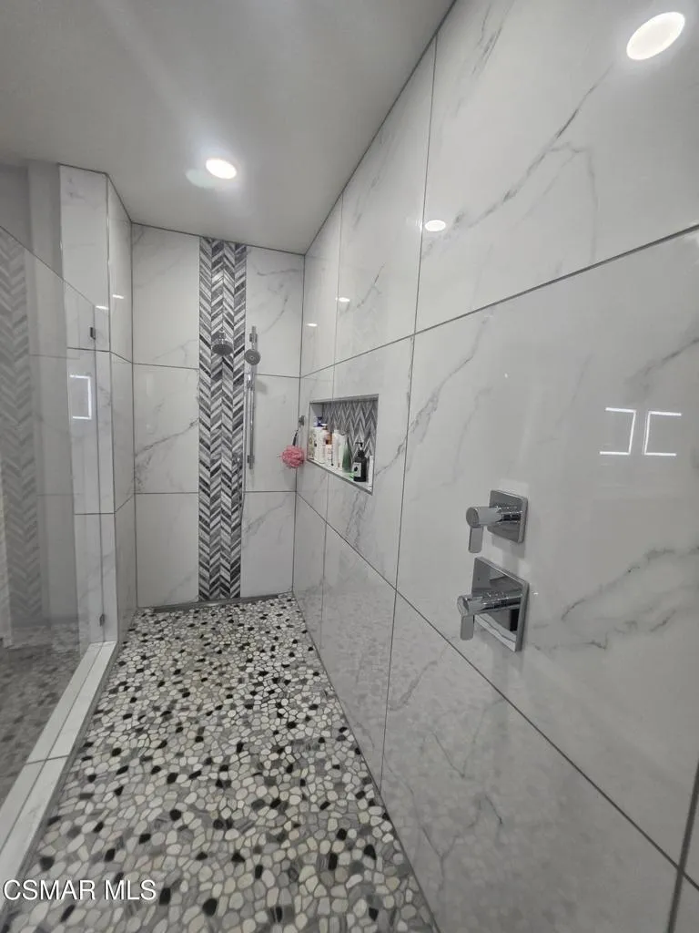 6891 Breezy Glen Drive Moorpark, CA 93021