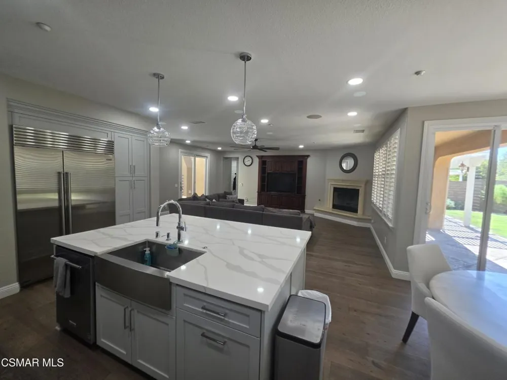 6891 Breezy Glen Drive Moorpark, CA 93021