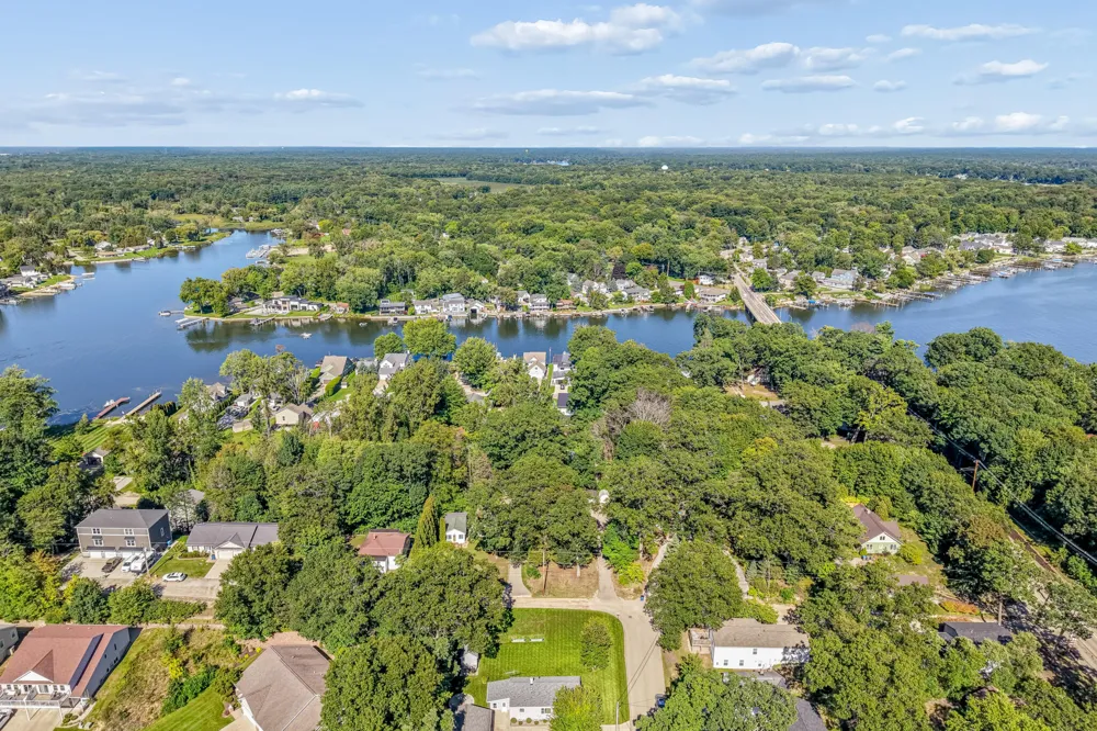 16849 Highland Avenue Spring Lake, MI 49456