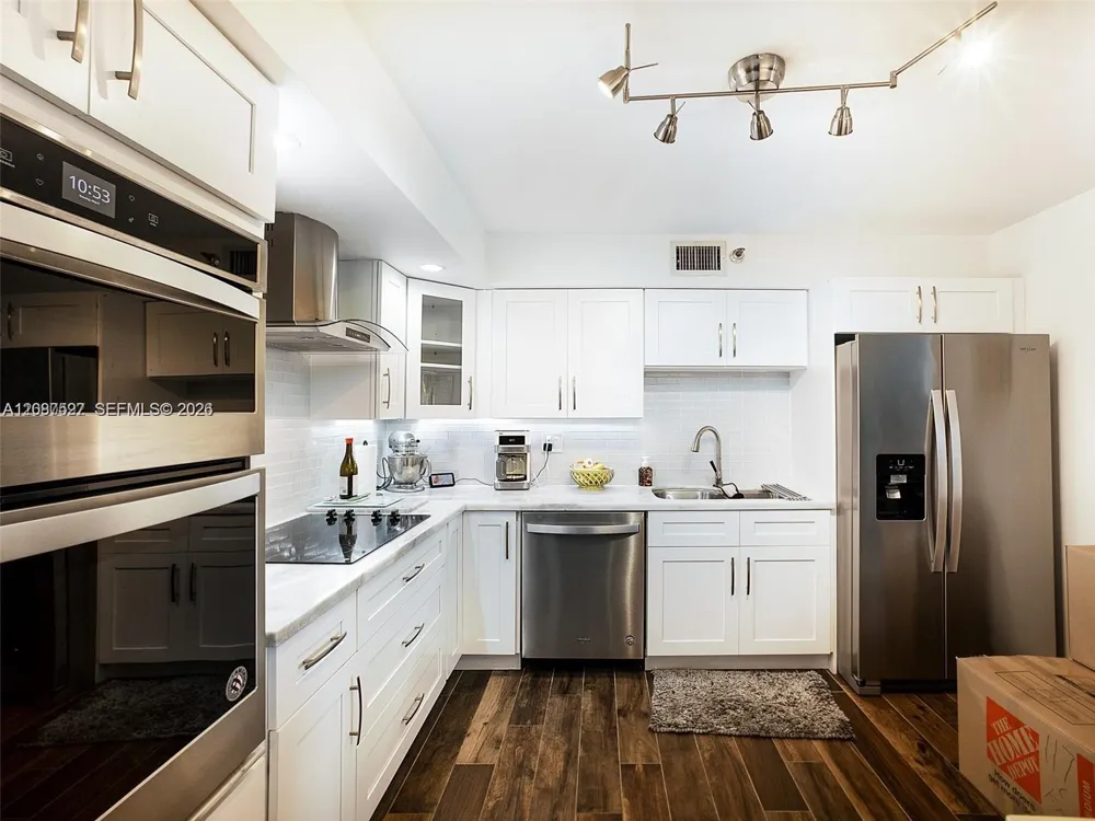 3500 Mystic Pointe Dr #1607 Aventura, FL 33180