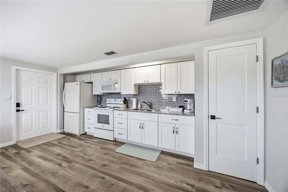 101 RIVERVIEW AVENUE Englewood, FL 34223