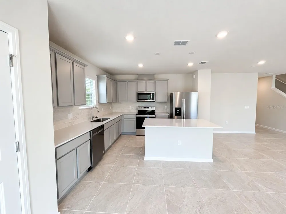 2250 LOVELY LANE Davenport, FL 33896