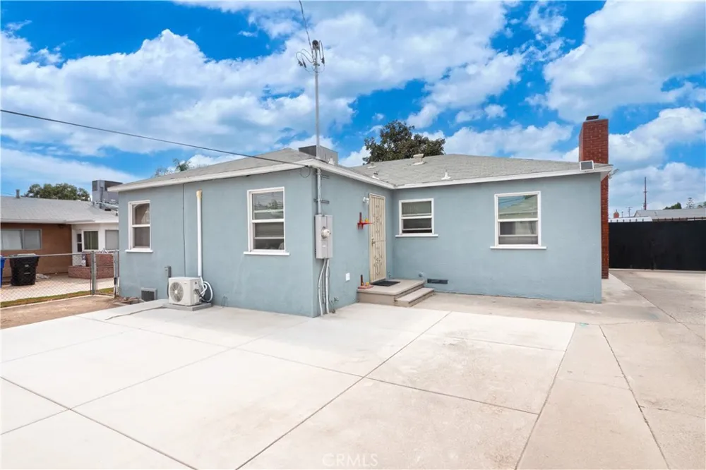 6925 Osbun Highland, CA 92404