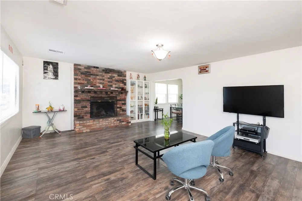 6925 Osbun Highland, CA 92404