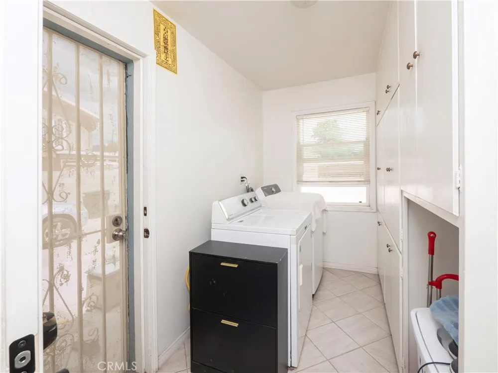 6925 Osbun Highland, CA 92404