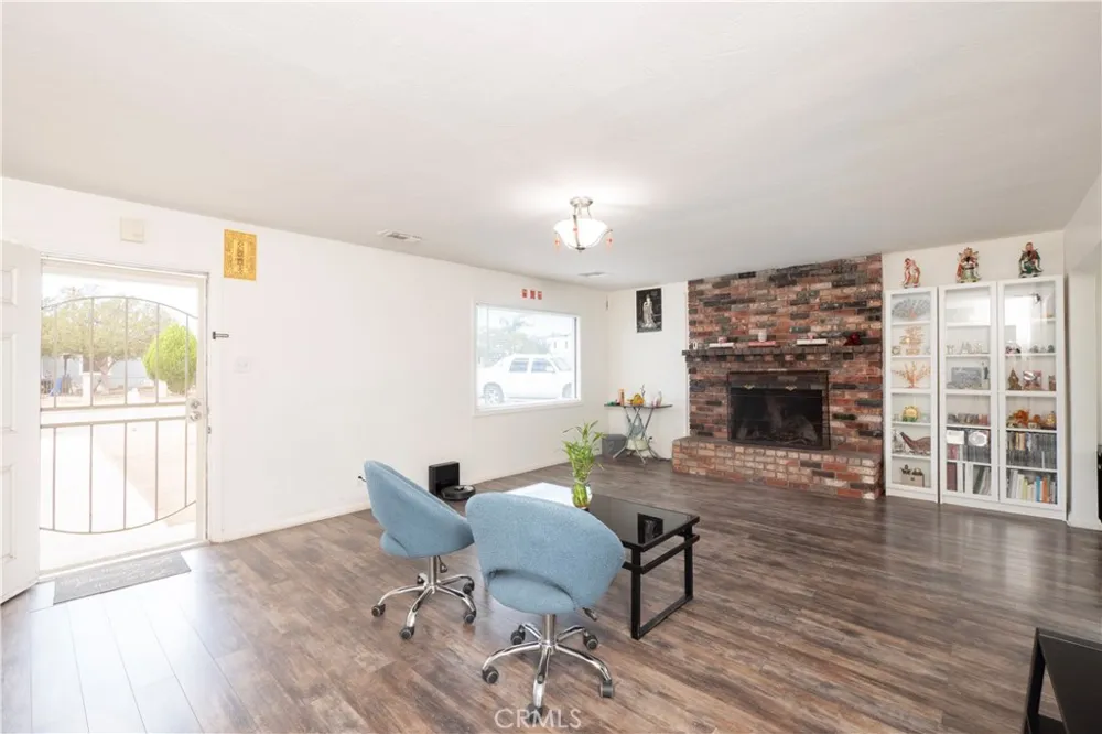 6925 Osbun Highland, CA 92404