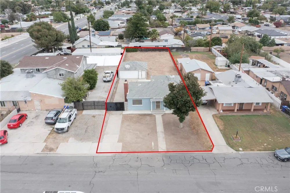 6925 Osbun Highland, CA 92404