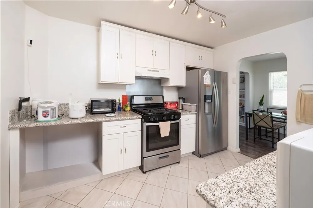 6925 Osbun Highland, CA 92404
