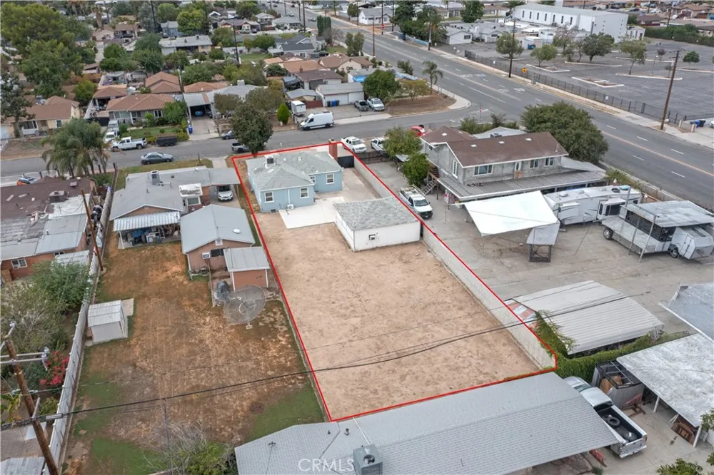 6925 Osbun Highland, CA 92404