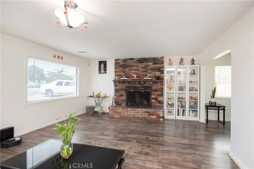 6925 Osbun Highland, CA 92404