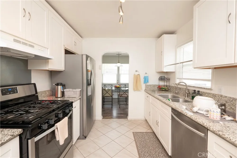 6925 Osbun Highland, CA 92404