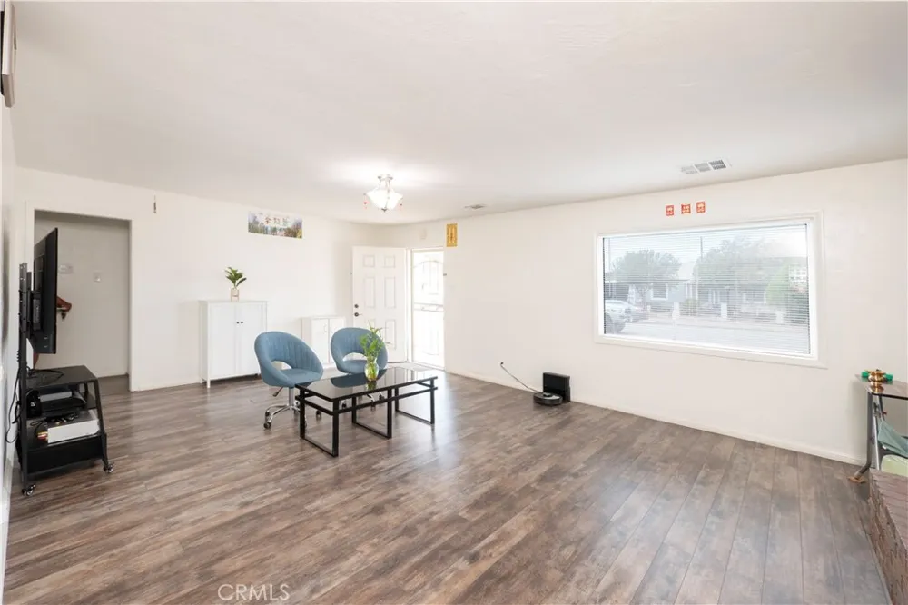 6925 Osbun Highland, CA 92404