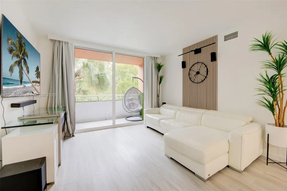 2775 NE 187th St #215 Aventura, FL 33180