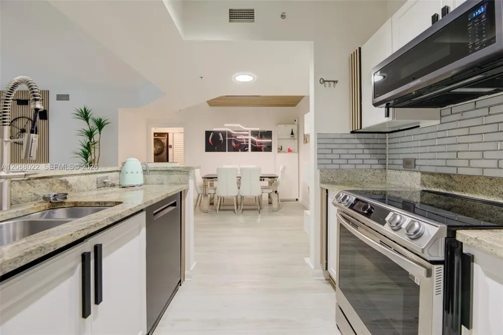 2775 NE 187th St #215 Aventura, FL 33180