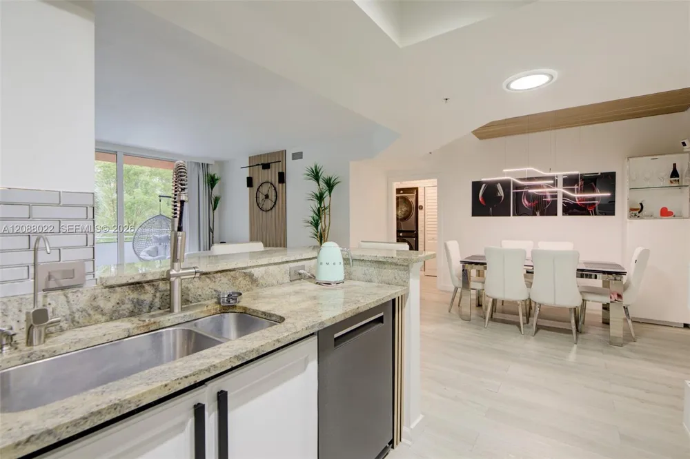 2775 NE 187th St #215 Aventura, FL 33180