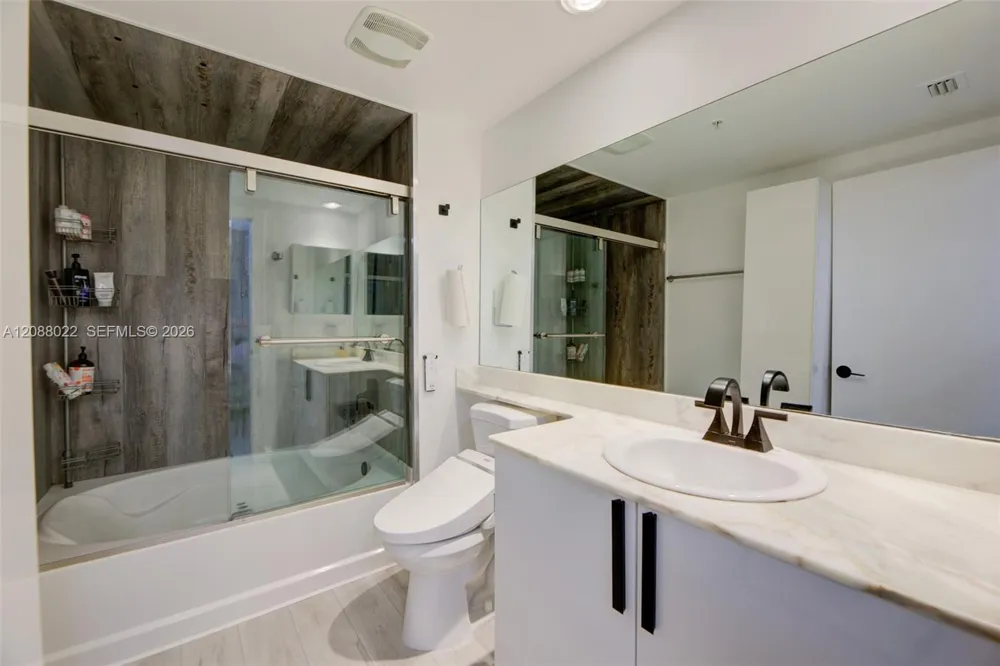2775 NE 187th St #215 Aventura, FL 33180