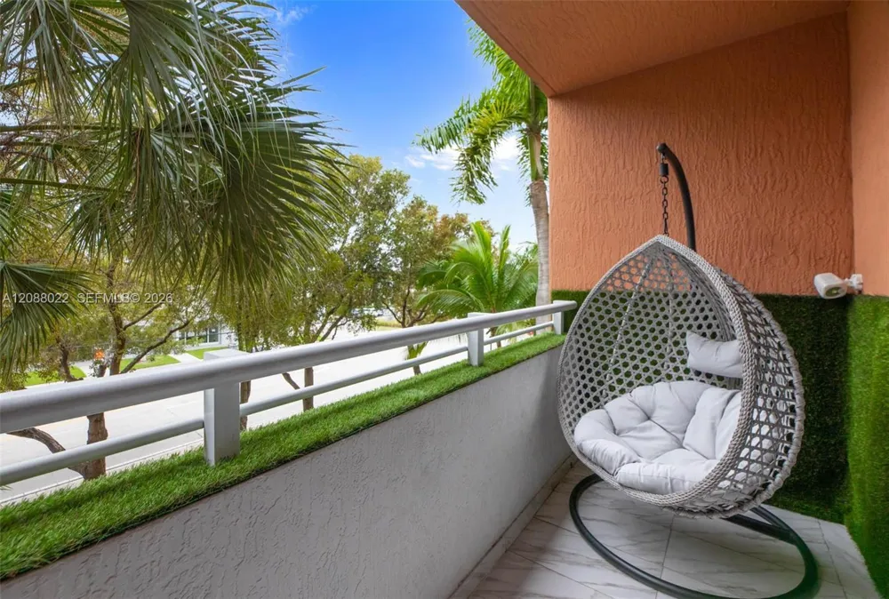 2775 NE 187th St #215 Aventura, FL 33180