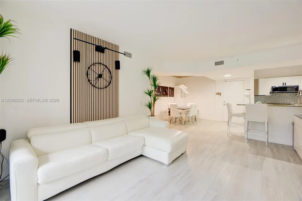 2775 NE 187th St #215 Aventura, FL 33180