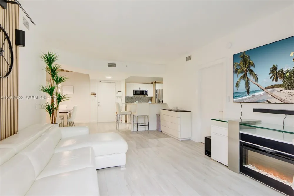 2775 NE 187th St #215 Aventura, FL 33180