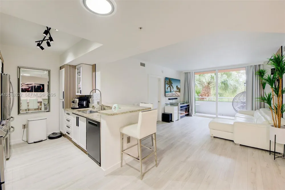 2775 NE 187th St #215 Aventura, FL 33180