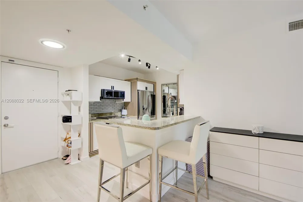 2775 NE 187th St #215 Aventura, FL 33180