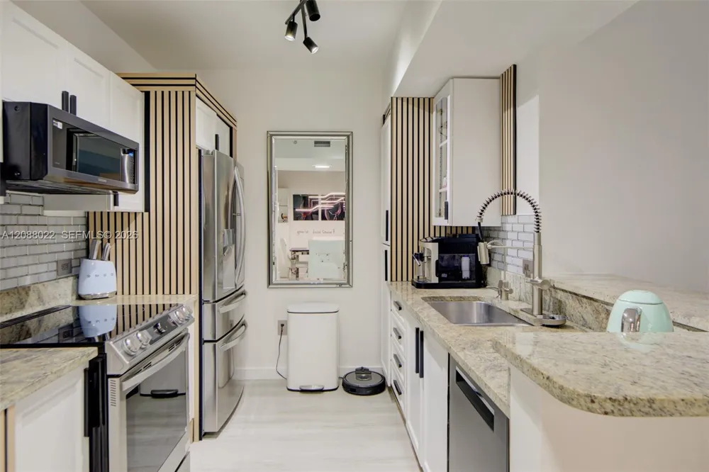 2775 NE 187th St #215 Aventura, FL 33180