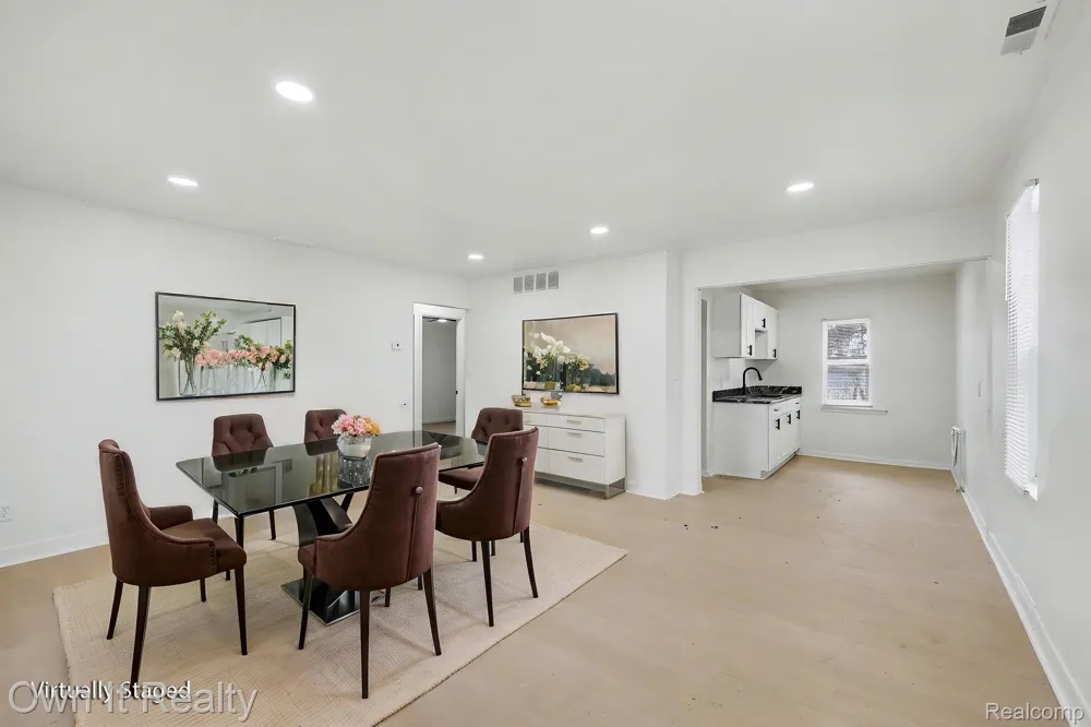 10821 Albany Street Oak Park City, MI 48237